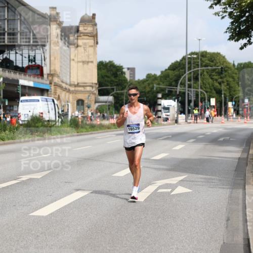 29.06.2025 - hella hamburg halbmarathon Yannick Fuchs http://msf.ph/oto/8154199 29.06.2025 10:12:51 20KM 4116, 16529, 18694 meine-sportfotos.de
