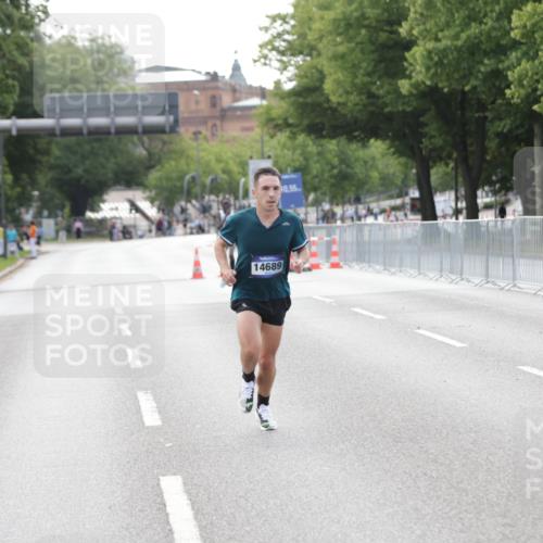 29.06.2025 - hella hamburg halbmarathon Jannik Wohlers http://msf.ph/oto/8154205 29.06.2025 09:35:30 Lombardsbrücke 28, 47, 14689, 17888 meine-sportfotos.de