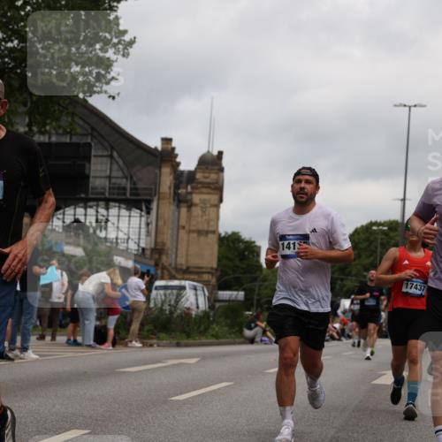 29.06.2025 - hella hamburg halbmarathon Yannick Fuchs http://msf.ph/oto/8154206 29.06.2025 10:57:48 20KM 1254, 1316, 1334, 1464, 2685, 4328, 5305, 5384, 7290, 8561, 9191, 10705, 10766, 11149, 11527, 11657, 11771, 12315, 12316, 12662, 13171, 13841, 14135, 14493, 15093, 15532, 15897, 16424, 16426, 16639, 16995, 17061, 17071, 17112, 17437, 17685, 17686, 17730, 17894, 18122, 18395, 18581, 18717 meine-sportfotos.de