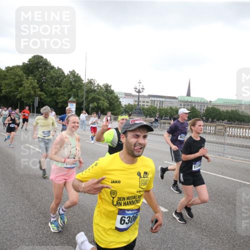 29.06.2025 - hella hamburg halbmarathon Jannik Wohlers http://msf.ph/oto/8154211 29.06.2025 10:53:20 Lombardsbrücke 1687, 1753, 2079, 2429, 3055, 4595, 4801, 5430, 5856, 5857, 6039, 6273, 6306, 6913, 6996, 7039, 7537, 7611, 7614, 7890, 9077, 9531, 9572, 9771, 11493, 12068, 12259, 12459, 13316, 14799, 14927, 15047, 15118, 15191, 15290, 15292, 15498, 15804, 15821, 15822, 16313, 16748, 17236, 17255, 17309, 17709, 18057, 18059, 18079, 18083, 18532, 18609, 18902 meine-sportfotos.de