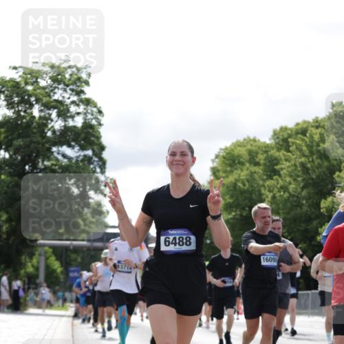 29.06.2025 - hella hamburg halbmarathon Jannik Wohlers http://msf.ph/oto/8154218 29.06.2025 10:16:10 Lombardsbrücke 1212, 1244, 1599, 1825, 2347, 2912, 3030, 3156, 3176, 3484, 3687, 4478, 5036, 5037, 6024, 6488, 7158, 7358, 7753, 8295, 8317, 8597, 8645, 8707, 8847, 8857, 9628, 9664, 9676, 9810, 10076, 10139, 10141, 10232, 10575, 11236, 11335, 11752, 12230, 12417, 12872, 12911, 13114, 13220, 13712, 13727, 13835, 13859, 14219, 14857, 16098, 16100, 16186, 16199, 16376, 16456, 16607, 16740, 16856, 17422, 17604, 17694, 17806, 17838, 17854, 17857, 17942 meine-sportfotos.de