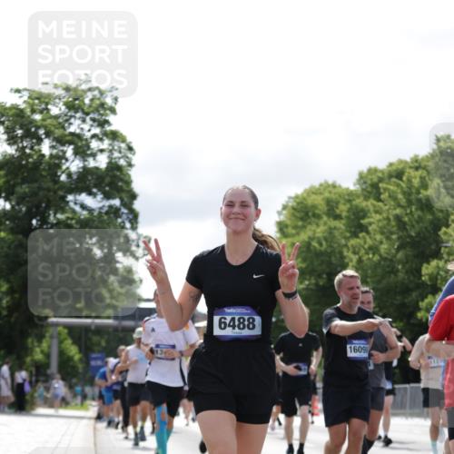 29.06.2025 - hella hamburg halbmarathon Jannik Wohlers http://msf.ph/oto/8154234 29.06.2025 10:16:10 Lombardsbrücke 1212, 1244, 1599, 1825, 2347, 2912, 3030, 3156, 3176, 3484, 3687, 4478, 5036, 5037, 6024, 6488, 7158, 7358, 7753, 8295, 8317, 8597, 8645, 8707, 8847, 8857, 9628, 9664, 9676, 9810, 10076, 10139, 10141, 10232, 10575, 11236, 11335, 11752, 12230, 12417, 12872, 12911, 13114, 13220, 13712, 13727, 13835, 13859, 14219, 14857, 16098, 16100, 16186, 16199, 16376, 16456, 16607, 16740, 16856, 17422, 17604, 17694, 17806, 17838, 17854, 17857, 17942 meine-sportfotos.de