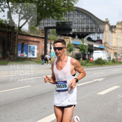 29.06.2025 - hella hamburg halbmarathon Yannick Fuchs http://msf.ph/oto/8154243 29.06.2025 10:12:53 20KM 4116, 16529, 18694 meine-sportfotos.de