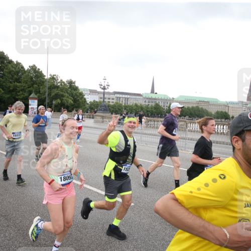 29.06.2025 - hella hamburg halbmarathon Jannik Wohlers http://msf.ph/oto/8154244 29.06.2025 10:53:21 Lombardsbrücke 1687, 1753, 2079, 2429, 3055, 4801, 5430, 5856, 5857, 5964, 6039, 6273, 6306, 6913, 6996, 7039, 7537, 7614, 7890, 8924, 9077, 9503, 9531, 9572, 9771, 11390, 11493, 12259, 12459, 13316, 14665, 14799, 14927, 15047, 15118, 15191, 15290, 15292, 15498, 15804, 15821, 15822, 16313, 16748, 17255, 17309, 17709, 18057, 18059, 18079, 18083, 18609, 18902 meine-sportfotos.de