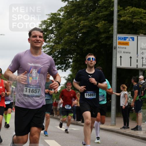 29.06.2025 - hella hamburg halbmarathon Yannick Fuchs http://msf.ph/oto/8154254 29.06.2025 10:57:48 20KM 1254, 1316, 1334, 1464, 2685, 4328, 5305, 5384, 7290, 8561, 9191, 10705, 10766, 11149, 11527, 11657, 11771, 12315, 12316, 12662, 13171, 13841, 14135, 14493, 15093, 15532, 15897, 16424, 16426, 16639, 16995, 17061, 17071, 17112, 17437, 17685, 17686, 17730, 17894, 18122, 18395, 18581, 18717 meine-sportfotos.de