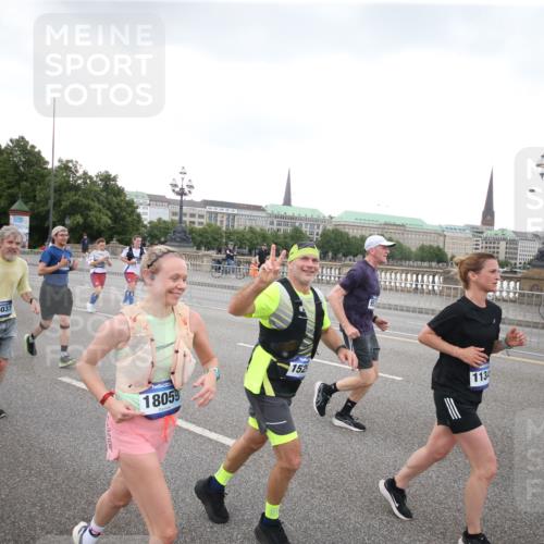 29.06.2025 - hella hamburg halbmarathon Jannik Wohlers http://msf.ph/oto/8154266 29.06.2025 10:53:21 Lombardsbrücke 1687, 1753, 2079, 2429, 3055, 4801, 5430, 5856, 5857, 5964, 6039, 6273, 6306, 6913, 6996, 7039, 7537, 7614, 7890, 8924, 9077, 9503, 9531, 9572, 9771, 11390, 11493, 12259, 12459, 13316, 14665, 14799, 14927, 15047, 15118, 15191, 15290, 15292, 15498, 15804, 15821, 15822, 16313, 16748, 17255, 17309, 17709, 18057, 18059, 18079, 18083, 18609, 18902 meine-sportfotos.de