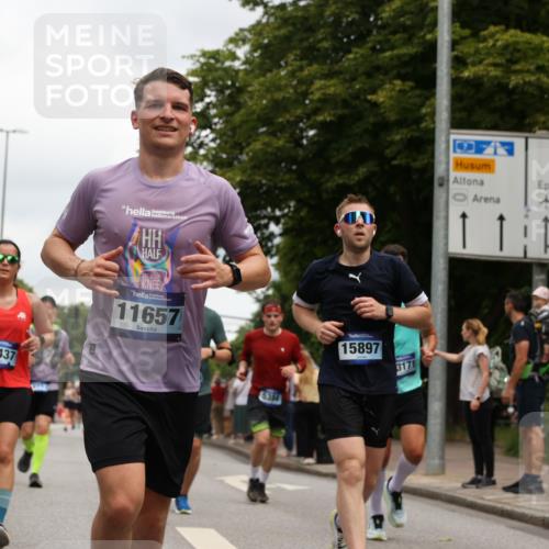 29.06.2025 - hella hamburg halbmarathon Yannick Fuchs http://msf.ph/oto/8154271 29.06.2025 10:57:48 20KM 1254, 1316, 1334, 1464, 2685, 4328, 5305, 5384, 7290, 8561, 9191, 10705, 10766, 11149, 11527, 11657, 11771, 12315, 12316, 12662, 13171, 13841, 14135, 14493, 15093, 15532, 15897, 16424, 16426, 16639, 16995, 17061, 17071, 17112, 17437, 17685, 17686, 17730, 17894, 18122, 18395, 18581, 18717 meine-sportfotos.de
