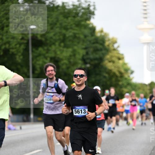 29.06.2025 - hella hamburg halbmarathon Dr. Thomas Lammeyer http://msf.ph/oto/8154282 29.06.2025 10:07:57 Kennedybrücke 1450, 2277, 2683, 4095, 4307, 4587, 4951, 5058, 5384, 5396, 5464, 5613, 6142, 6391, 6453, 7006, 7277, 7278, 7279, 7306, 7485, 8177, 8421, 8422, 8423, 8469, 8484, 9526, 9899, 10389, 11402 meine-sportfotos.de