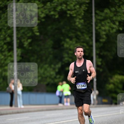 29.06.2025 - hella hamburg halbmarathon Dr. Thomas Lammeyer http://msf.ph/oto/8154303 29.06.2025 09:42:34 Kennedybrücke 51, 6380, 6699, 11342 meine-sportfotos.de
