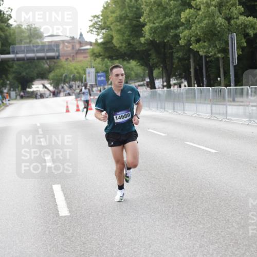 29.06.2025 - hella hamburg halbmarathon Jannik Wohlers http://msf.ph/oto/8154319 29.06.2025 09:35:31 Lombardsbrücke 28, 47, 14689, 17888 meine-sportfotos.de