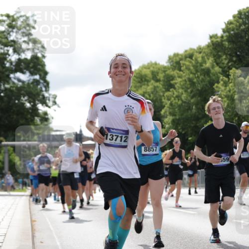 29.06.2025 - hella hamburg halbmarathon Jannik Wohlers http://msf.ph/oto/8154325 29.06.2025 10:16:12 Lombardsbrücke 1244, 1825, 2347, 2912, 3030, 3156, 3176, 3484, 3687, 4478, 5036, 5037, 6024, 6488, 7158, 7358, 8295, 8317, 8707, 8847, 8857, 9332, 9492, 9664, 9676, 9810, 10076, 10232, 10575, 11236, 11335, 11428, 11442, 11752, 12230, 12417, 12872, 12911, 13114, 13220, 13712, 13727, 13835, 13859, 14219, 14857, 15658, 15861, 16098, 16100, 16186, 16199, 16376, 16456, 16607, 16740, 16856, 17422, 17604, 17694, 17838, 17845, 17854, 17857, 17942 meine-sportfotos.de