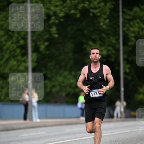 29.06.2025 - hella hamburg halbmarathon Dr. Thomas Lammeyer http://msf.ph/oto/8154347 29.06.2025 09:42:34 Kennedybrücke 51, 6380, 6699, 11342 meine-sportfotos.de