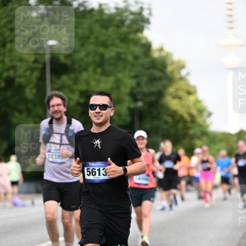 29.06.2025 - hella hamburg halbmarathon Dr. Thomas Lammeyer http://msf.ph/oto/8154353 29.06.2025 10:07:57 Kennedybrücke 1450, 2277, 2683, 4095, 4307, 4587, 4951, 5058, 5384, 5396, 5464, 5613, 6142, 6391, 6453, 7006, 7277, 7278, 7279, 7306, 7485, 8177, 8421, 8422, 8423, 8469, 8484, 9526, 9899, 10389, 11402 meine-sportfotos.de