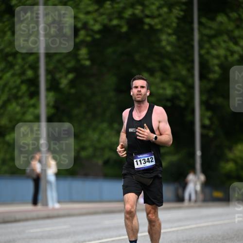 29.06.2025 - hella hamburg halbmarathon Dr. Thomas Lammeyer http://msf.ph/oto/8154360 29.06.2025 09:42:34 Kennedybrücke 51, 6380, 6699, 11342 meine-sportfotos.de