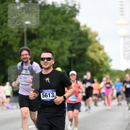 29.06.2025 - hella hamburg halbmarathon Dr. Thomas Lammeyer http://msf.ph/oto/8154366 29.06.2025 10:07:57 Kennedybrücke 1450, 2277, 2683, 4095, 4307, 4587, 4951, 5058, 5384, 5396, 5464, 5613, 6142, 6391, 6453, 7006, 7277, 7278, 7279, 7306, 7485, 8177, 8421, 8422, 8423, 8469, 8484, 9526, 9899, 10389, 11402 meine-sportfotos.de
