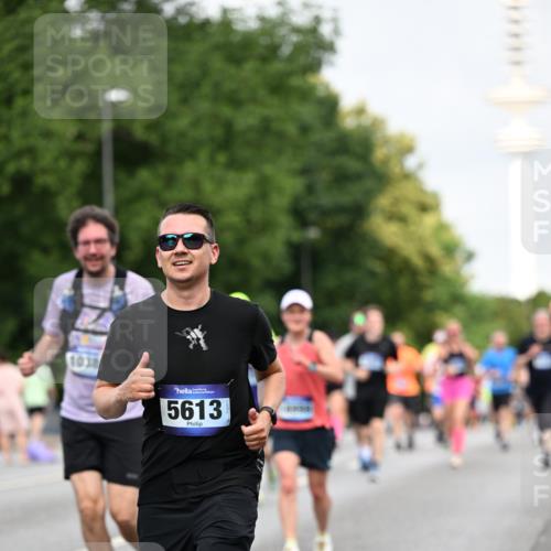 29.06.2025 - hella hamburg halbmarathon Dr. Thomas Lammeyer http://msf.ph/oto/8154379 29.06.2025 10:07:57 Kennedybrücke 1450, 2277, 2683, 4095, 4307, 4587, 4951, 5058, 5384, 5396, 5464, 5613, 6142, 6391, 6453, 7006, 7277, 7278, 7279, 7306, 7485, 8177, 8421, 8422, 8423, 8469, 8484, 9526, 9899, 10389, 11402 meine-sportfotos.de