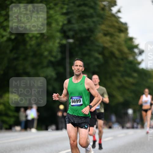 29.06.2025 - hella hamburg halbmarathon Dr. Thomas Lammeyer http://msf.ph/oto/8154390 29.06.2025 09:42:35 Kennedybrücke 51, 6380, 6699, 11342 meine-sportfotos.de
