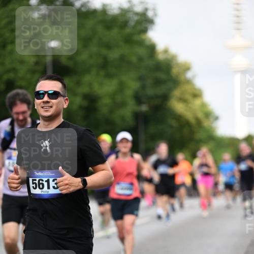 29.06.2025 - hella hamburg halbmarathon Dr. Thomas Lammeyer http://msf.ph/oto/8154411 29.06.2025 10:07:58 Kennedybrücke 1355, 1450, 2277, 2683, 4095, 4307, 4587, 4951, 5058, 5384, 5396, 5464, 5613, 6142, 6391, 6453, 7006, 7277, 7278, 7279, 7306, 7485, 8177, 8421, 8422, 8423, 8469, 8484, 9526, 9899, 10389, 11402 meine-sportfotos.de