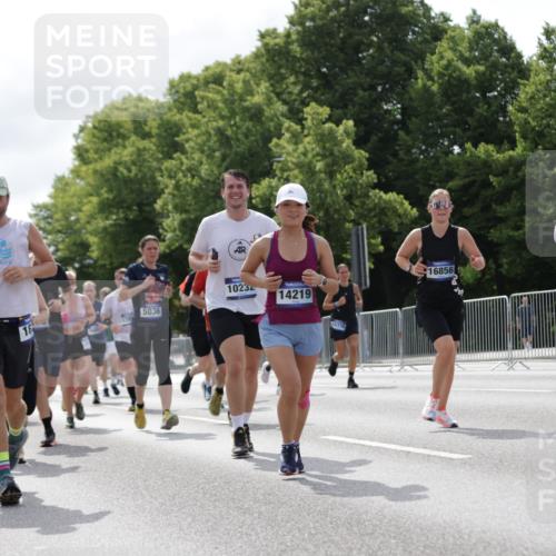 29.06.2025 - hella hamburg halbmarathon Jannik Wohlers http://msf.ph/oto/8154422 29.06.2025 10:16:14 Lombardsbrücke 1825, 2347, 2912, 3088, 3156, 3176, 3484, 3687, 4478, 5036, 5037, 6488, 6742, 6941, 7158, 7358, 8295, 8317, 8619, 8707, 8847, 8857, 9091, 9332, 9492, 9664, 9676, 10076, 10232, 10575, 11236, 11335, 11428, 11442, 11752, 12230, 12297, 12417, 12872, 12911, 13114, 13220, 13712, 13835, 13851, 13859, 14219, 14857, 15658, 15861, 16098, 16100, 16186, 16376, 16456, 16607, 16740, 16856, 17422, 17604, 17694, 17838, 17845, 17857, 17942 meine-sportfotos.de