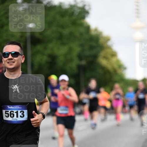 29.06.2025 - hella hamburg halbmarathon Dr. Thomas Lammeyer http://msf.ph/oto/8154424 29.06.2025 10:07:58 Kennedybrücke 1355, 1450, 2277, 2683, 4095, 4307, 4587, 4951, 5058, 5384, 5396, 5464, 5613, 6142, 6391, 6453, 7006, 7277, 7278, 7279, 7306, 7485, 8177, 8421, 8422, 8423, 8469, 8484, 9526, 9899, 10389, 11402 meine-sportfotos.de