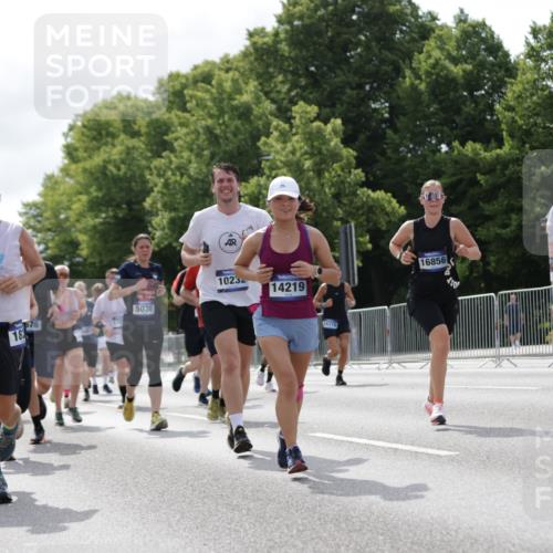 29.06.2025 - hella hamburg halbmarathon Jannik Wohlers http://msf.ph/oto/8154433 29.06.2025 10:16:14 Lombardsbrücke 1825, 2347, 2912, 3088, 3156, 3176, 3484, 3687, 4478, 5036, 5037, 6488, 6742, 6941, 7158, 7358, 8295, 8317, 8619, 8707, 8847, 8857, 9091, 9332, 9492, 9664, 9676, 10076, 10232, 10575, 11236, 11335, 11428, 11442, 11752, 12230, 12297, 12417, 12872, 12911, 13114, 13220, 13712, 13835, 13851, 13859, 14219, 14857, 15658, 15861, 16098, 16100, 16186, 16376, 16456, 16607, 16740, 16856, 17422, 17604, 17694, 17838, 17845, 17857, 17942 meine-sportfotos.de