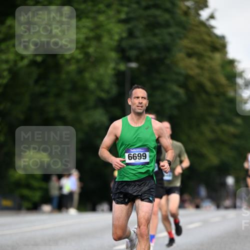 29.06.2025 - hella hamburg halbmarathon Dr. Thomas Lammeyer http://msf.ph/oto/8154440 29.06.2025 09:42:36 Kennedybrücke 51, 6380, 6699, 11342 meine-sportfotos.de