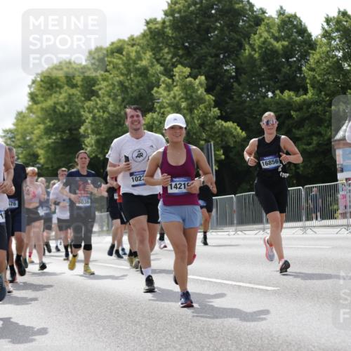 29.06.2025 - hella hamburg halbmarathon Jannik Wohlers http://msf.ph/oto/8154447 29.06.2025 10:16:14 Lombardsbrücke 1825, 2347, 2912, 3088, 3156, 3176, 3484, 3687, 4478, 5036, 5037, 6488, 6742, 6941, 7158, 7358, 8295, 8317, 8619, 8707, 8847, 8857, 9091, 9332, 9492, 9664, 9676, 10076, 10232, 10575, 11236, 11335, 11428, 11442, 11752, 12230, 12297, 12417, 12872, 12911, 13114, 13220, 13712, 13835, 13851, 13859, 14219, 14857, 15658, 15861, 16098, 16100, 16186, 16376, 16456, 16607, 16740, 16856, 17422, 17604, 17694, 17838, 17845, 17857, 17942 meine-sportfotos.de