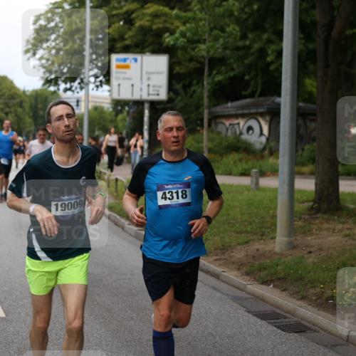 29.06.2025 - hella hamburg halbmarathon Yannick Fuchs http://msf.ph/oto/8154448 29.06.2025 10:37:54 20KM 3109, 3116, 3124, 3146, 3437, 3697, 3928, 4080, 4318, 5506, 6495, 7026, 7093, 7185, 7451, 7508, 7635, 8664, 9114, 10099, 10237, 10493, 11778, 11848, 12153, 12327, 12623, 12657, 12723, 12776, 13348, 13398, 13897, 14201, 14210, 14484, 14690, 14849, 15383, 15932, 16105, 16314, 16338, 16648, 16997, 17391, 17403, 17516, 18449, 18678, 18775, 19009, 19038, 19051, 19090, 19229 meine-sportfotos.de