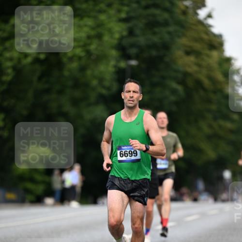 29.06.2025 - hella hamburg halbmarathon Dr. Thomas Lammeyer http://msf.ph/oto/8154449 29.06.2025 09:42:36 Kennedybrücke 51, 6380, 6699, 11342 meine-sportfotos.de