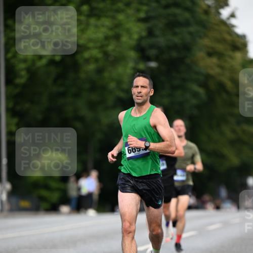 29.06.2025 - hella hamburg halbmarathon Dr. Thomas Lammeyer http://msf.ph/oto/8154456 29.06.2025 09:42:36 Kennedybrücke 51, 6380, 6699, 11342 meine-sportfotos.de