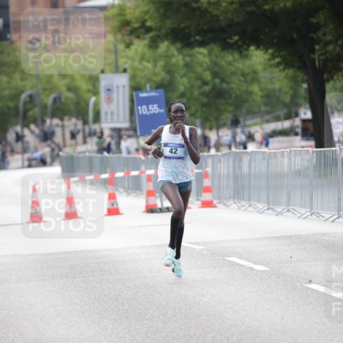 29.06.2025 - hella hamburg halbmarathon Jannik Wohlers http://msf.ph/oto/8154460 29.06.2025 09:35:33 Lombardsbrücke 28, 42, 14689 meine-sportfotos.de