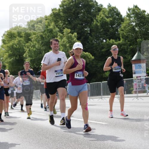29.06.2025 - hella hamburg halbmarathon Jannik Wohlers http://msf.ph/oto/8154473 29.06.2025 10:16:15 Lombardsbrücke 1117, 1240, 1825, 2347, 2912, 3088, 3156, 3176, 3484, 3687, 4478, 5036, 5037, 6488, 6742, 6941, 7158, 7358, 8295, 8317, 8619, 8707, 8847, 8857, 9091, 9208, 9332, 9492, 9664, 9676, 9891, 10076, 10232, 10575, 11236, 11335, 11428, 11442, 11752, 12230, 12297, 12417, 12872, 12911, 13114, 13220, 13712, 13835, 13851, 13859, 14219, 14857, 15658, 15861, 16098, 16100, 16186, 16376, 16607, 16740, 16856, 17604, 17838, 17845, 17857, 17942, 18245 meine-sportfotos.de