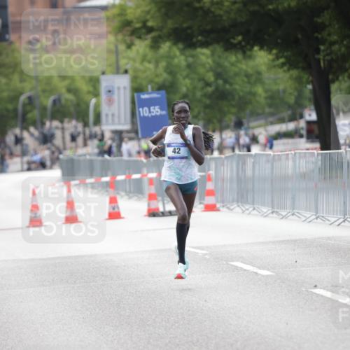 29.06.2025 - hella hamburg halbmarathon Jannik Wohlers http://msf.ph/oto/8154475 29.06.2025 09:35:33 Lombardsbrücke 28, 42, 14689 meine-sportfotos.de