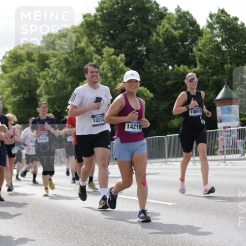 29.06.2025 - hella hamburg halbmarathon Jannik Wohlers http://msf.ph/oto/8154477 29.06.2025 10:16:15 Lombardsbrücke 1117, 1240, 1825, 2347, 2912, 3088, 3156, 3176, 3484, 3687, 4478, 5036, 5037, 6488, 6742, 6941, 7158, 7358, 8295, 8317, 8619, 8707, 8847, 8857, 9091, 9208, 9332, 9492, 9664, 9676, 9891, 10076, 10232, 10575, 11236, 11335, 11428, 11442, 11752, 12230, 12297, 12417, 12872, 12911, 13114, 13220, 13712, 13835, 13851, 13859, 14219, 14857, 15658, 15861, 16098, 16100, 16186, 16376, 16607, 16740, 16856, 17604, 17838, 17845, 17857, 17942, 18245 meine-sportfotos.de