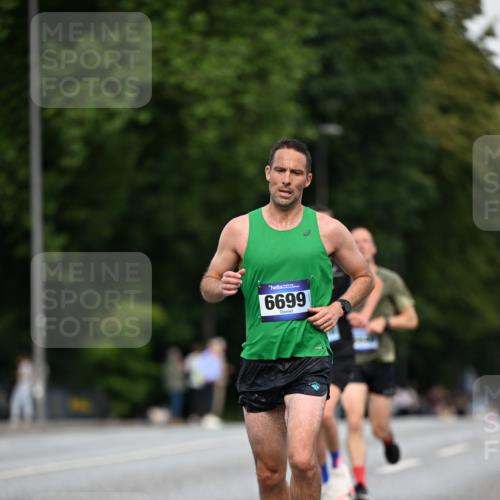 29.06.2025 - hella hamburg halbmarathon Dr. Thomas Lammeyer http://msf.ph/oto/8154485 29.06.2025 09:42:36 Kennedybrücke 51, 6380, 6699, 11342 meine-sportfotos.de
