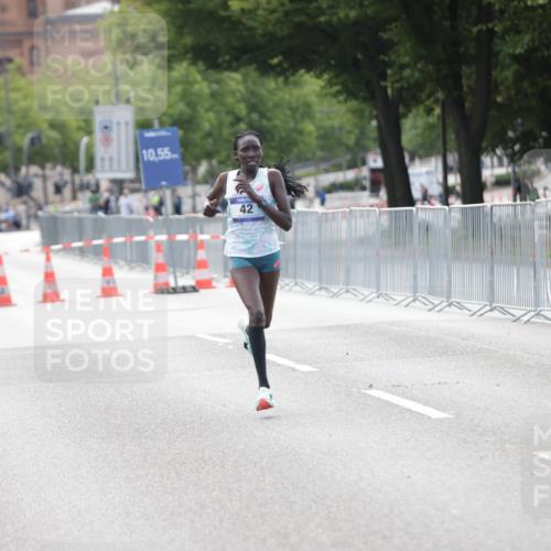 29.06.2025 - hella hamburg halbmarathon Jannik Wohlers http://msf.ph/oto/8154490 29.06.2025 09:35:34 Lombardsbrücke 28, 42, 14689 meine-sportfotos.de
