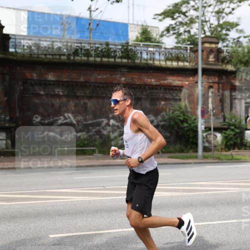 29.06.2025 - hella hamburg halbmarathon Yannick Fuchs http://msf.ph/oto/8154500 29.06.2025 10:13:46 20KM 14932, 15166, 19072 meine-sportfotos.de