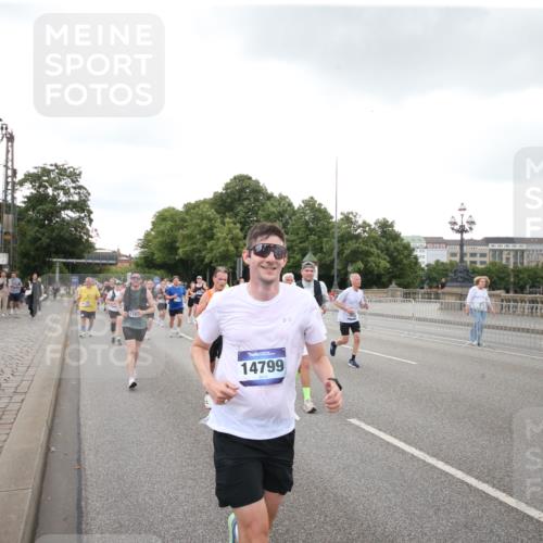 29.06.2025 - hella hamburg halbmarathon Jannik Wohlers http://msf.ph/oto/8154507 29.06.2025 10:53:27 Lombardsbrücke 1017, 1687, 1744, 1753, 1789, 2079, 2372, 2854, 3055, 3079, 3249, 3557, 4801, 5430, 5856, 5964, 6039, 6192, 6273, 7039, 7614, 8924, 9503, 9531, 9572, 9771, 11390, 11472, 11493, 12283, 12611, 13034, 13316, 13350, 14596, 14665, 14799, 15047, 15191, 15290, 15292, 15821, 15822, 16313, 16748, 16930, 17255, 17309, 18059, 18348, 18365, 18902, 19019 meine-sportfotos.de