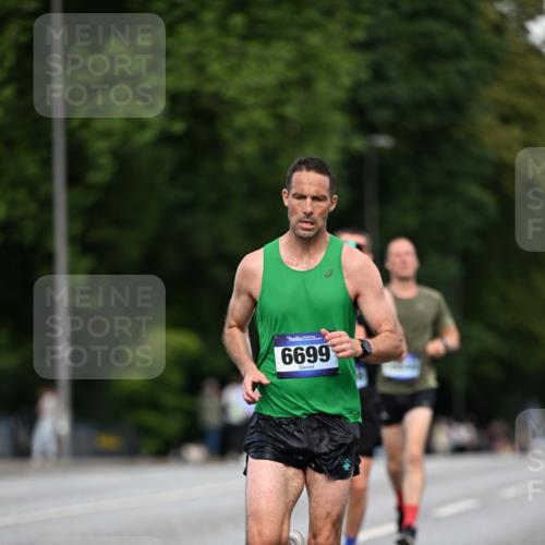 29.06.2025 - hella hamburg halbmarathon Dr. Thomas Lammeyer http://msf.ph/oto/8154514 29.06.2025 09:42:36 Kennedybrücke 51, 6380, 6699, 11342 meine-sportfotos.de