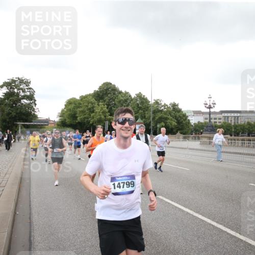29.06.2025 - hella hamburg halbmarathon Jannik Wohlers http://msf.ph/oto/8154522 29.06.2025 10:53:27 Lombardsbrücke 1017, 1687, 1744, 1753, 1789, 2079, 2372, 2854, 3055, 3079, 3249, 3557, 4801, 5430, 5856, 5964, 6039, 6192, 6273, 7039, 7614, 8924, 9503, 9531, 9572, 9771, 11390, 11472, 11493, 12283, 12611, 13034, 13316, 13350, 14596, 14665, 14799, 15047, 15191, 15290, 15292, 15821, 15822, 16313, 16748, 16930, 17255, 17309, 18059, 18348, 18365, 18902, 19019 meine-sportfotos.de