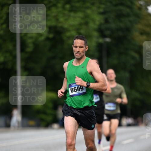 29.06.2025 - hella hamburg halbmarathon Dr. Thomas Lammeyer http://msf.ph/oto/8154527 29.06.2025 09:42:37 Kennedybrücke 51, 6380, 6699, 11342 meine-sportfotos.de