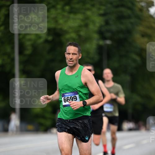 29.06.2025 - hella hamburg halbmarathon Dr. Thomas Lammeyer http://msf.ph/oto/8154547 29.06.2025 09:42:37 Kennedybrücke 51, 6380, 6699, 11342 meine-sportfotos.de