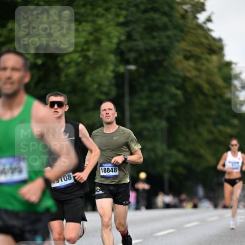 29.06.2025 - hella hamburg halbmarathon Dr. Thomas Lammeyer http://msf.ph/oto/8154561 29.06.2025 09:42:38 Kennedybrücke 51, 6380, 6699, 11342 meine-sportfotos.de