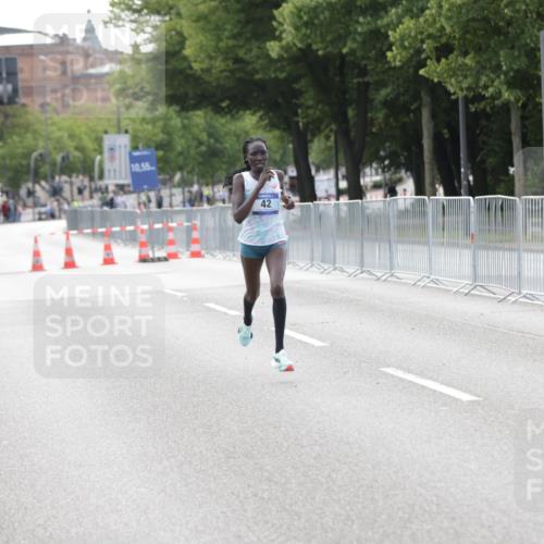 29.06.2025 - hella hamburg halbmarathon Jannik Wohlers http://msf.ph/oto/8154600 29.06.2025 09:35:35 Lombardsbrücke 28, 42, 14689 meine-sportfotos.de