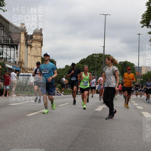 29.06.2025 - hella hamburg halbmarathon Yannick Fuchs http://msf.ph/oto/8154607 29.06.2025 10:57:55 20KM 1254, 1334, 1464, 2685, 2810, 4328, 5384, 7042, 7290, 7907, 8561, 9191, 10705, 11149, 11657, 11771, 12315, 12316, 12662, 13171, 13503, 13542, 13841, 14135, 14493, 15093, 15532, 15897, 16424, 16426, 16995, 17061, 17112, 17150, 17437, 17533, 17685, 17686, 17730, 18395, 18581, 18717 meine-sportfotos.de