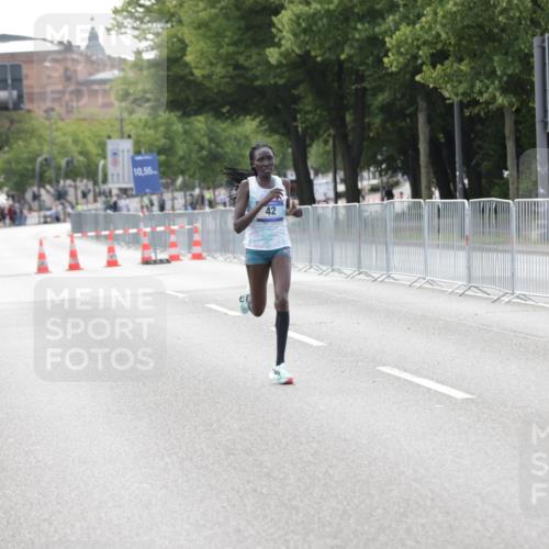 29.06.2025 - hella hamburg halbmarathon Jannik Wohlers http://msf.ph/oto/8154618 29.06.2025 09:35:35 Lombardsbrücke 28, 42, 14689 meine-sportfotos.de