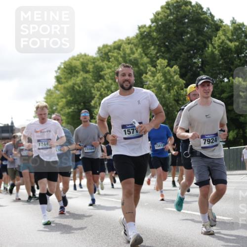 29.06.2025 - hella hamburg halbmarathon Jannik Wohlers http://msf.ph/oto/8154626 29.06.2025 10:16:29 Lombardsbrücke 1117, 1240, 1331, 1403, 1553, 1602, 2225, 3088, 3176, 3450, 3622, 5036, 5037, 6328, 6742, 6941, 6948, 7114, 7115, 7257, 7345, 7360, 7376, 7924, 7928, 8263, 8513, 8619, 9091, 9208, 9332, 9492, 9676, 9891, 10165, 10314, 10317, 10320, 10735, 10926, 11335, 11410, 11428, 11442, 12043, 12252, 12289, 12297, 12640, 13114, 13206, 13365, 13851, 14597, 14646, 15381, 15564, 15613, 15658, 15713, 15861, 16376, 16447, 16459, 16709, 17449, 17527, 17604, 17845, 17857, 18245 meine-sportfotos.de