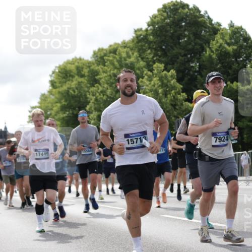 29.06.2025 - hella hamburg halbmarathon Jannik Wohlers http://msf.ph/oto/8154640 29.06.2025 10:16:29 Lombardsbrücke 1117, 1240, 1331, 1403, 1553, 1602, 2225, 3088, 3176, 3450, 3622, 5036, 5037, 6328, 6742, 6941, 6948, 7114, 7115, 7257, 7345, 7360, 7376, 7924, 7928, 8263, 8513, 8619, 9091, 9208, 9332, 9492, 9676, 9891, 10165, 10314, 10317, 10320, 10735, 10926, 11335, 11410, 11428, 11442, 12043, 12252, 12289, 12297, 12640, 13114, 13206, 13365, 13851, 14597, 14646, 15381, 15564, 15613, 15658, 15713, 15861, 16376, 16447, 16459, 16709, 17449, 17527, 17604, 17845, 17857, 18245 meine-sportfotos.de