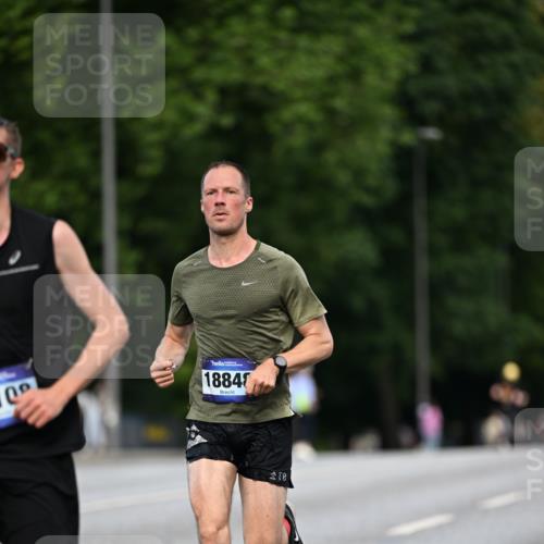 29.06.2025 - hella hamburg halbmarathon Dr. Thomas Lammeyer http://msf.ph/oto/8154645 29.06.2025 09:42:39 Kennedybrücke 51, 6380, 6699, 11342 meine-sportfotos.de
