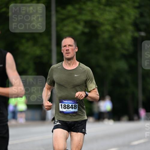 29.06.2025 - hella hamburg halbmarathon Dr. Thomas Lammeyer http://msf.ph/oto/8154663 29.06.2025 09:42:39 Kennedybrücke 51, 6380, 6699, 11342 meine-sportfotos.de